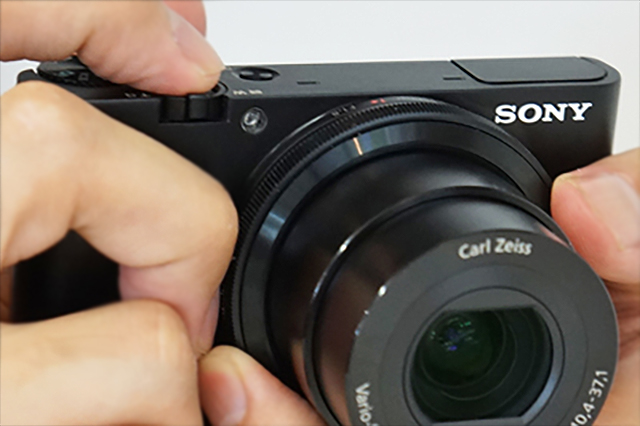 プレミアムコンパクトの金字塔をうちたてたRX100シリーズ初代モデル