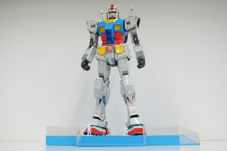 予約して10ヶ月後にやっと到着した「1/60完成モデル RX-78-2ガンダム