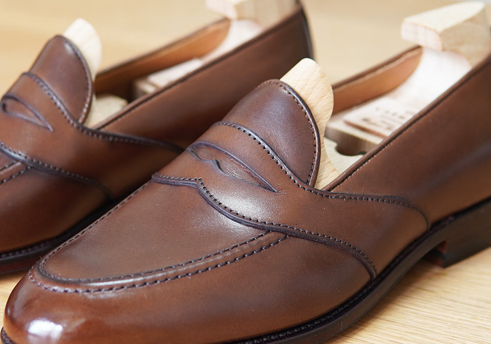 フルサドルストラップが最高にドレスなカルミーナのローファー