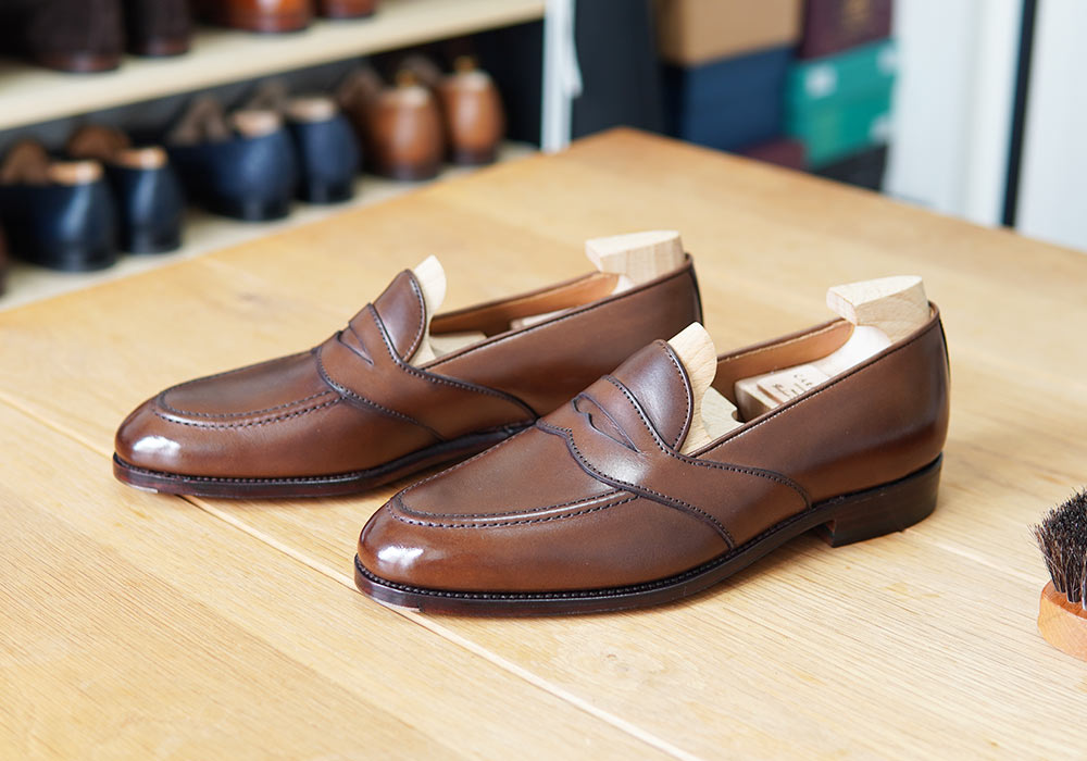 フルサドルストラップが最高にドレスなカルミーナのローファー