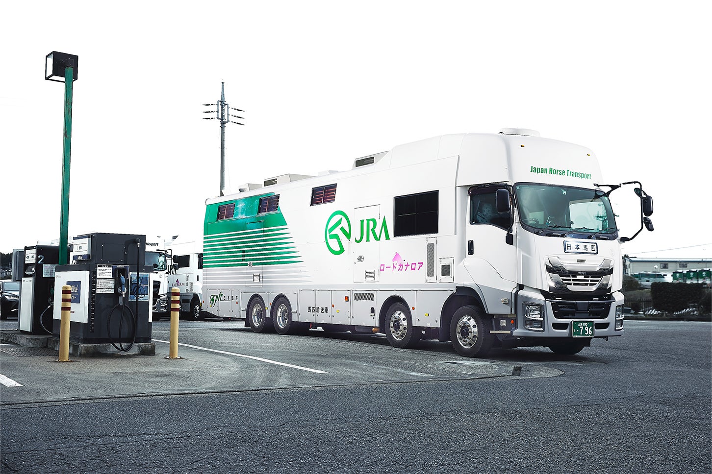 馬運車で競走馬を輸送する若手ドライバーに密着！日本馬匹の競馬を