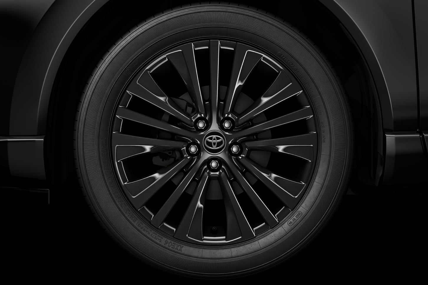 トヨタの新しい「ハリアー」はオールブラックがシャレてる！ 特別仕様