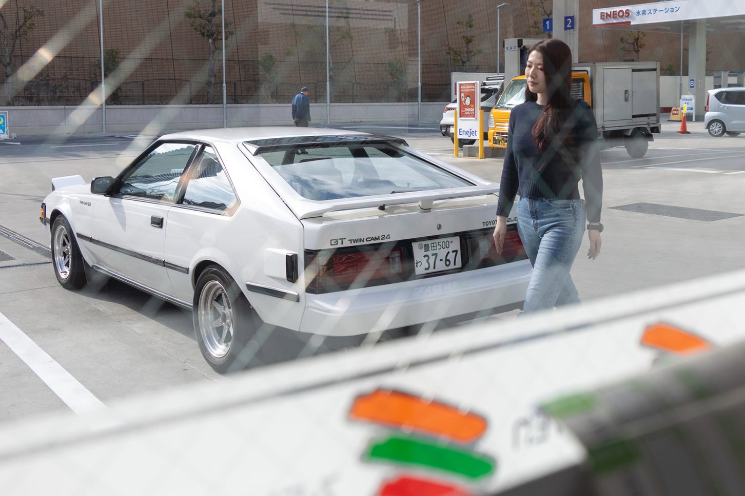 トヨタ「セリカXX」で黒木美珠が公道ドライブ！ 往年の名車が教えて