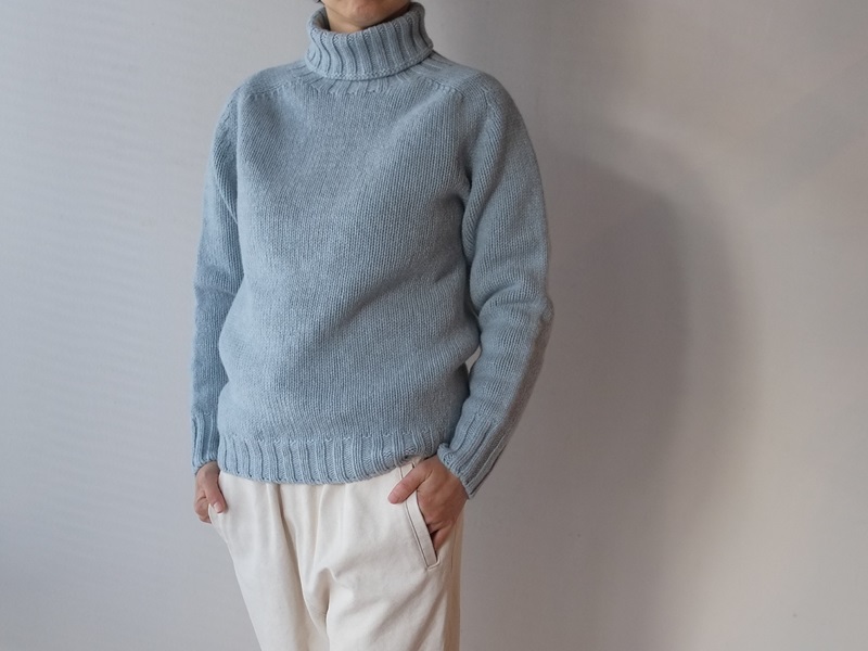 柔らかくて軽くて暖かい「Harley of Scotland」 のラムウールセーター