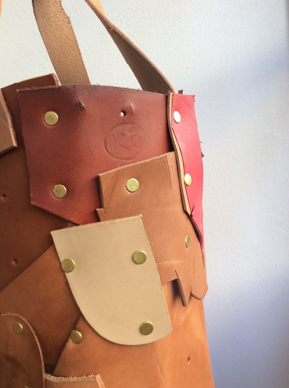 革の裁ち落としで作られた、曽田耕さんのNPW（パッチワークバッグ