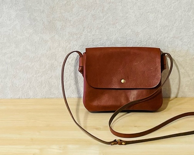 ヘルツ（HERZ）のサコッシュ詳細レビュー！軽くて快適な本革斜めがけ