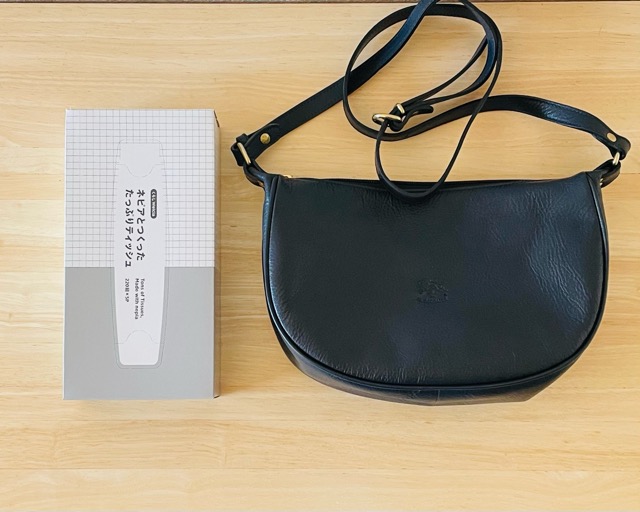 イルビゾンテで人気の三日月ショルダーバッグ！サイズはMとLどちらを選ぶ？