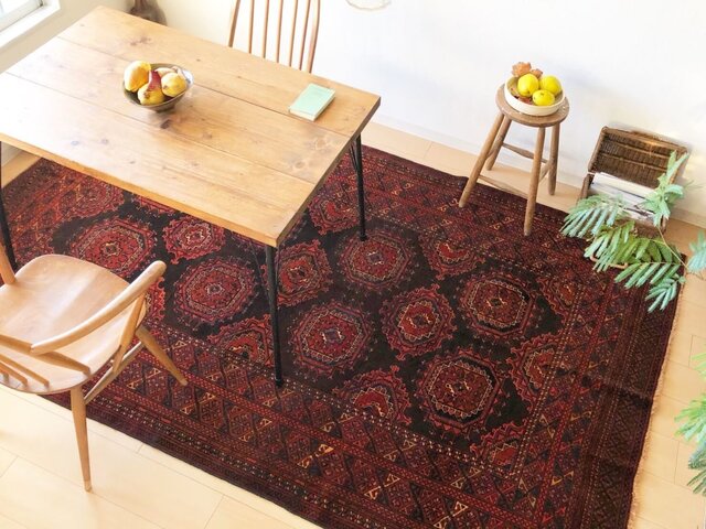 眺めているだけで愛おしい「Layout」のラグたちを、毎日の暮らしに