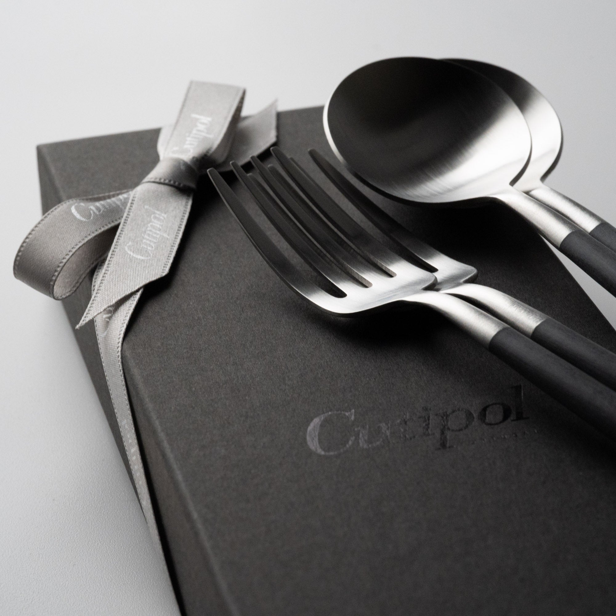 クチポール GOA/ゴア デザート 4本 ギフトセット ブラックシルバー 黒