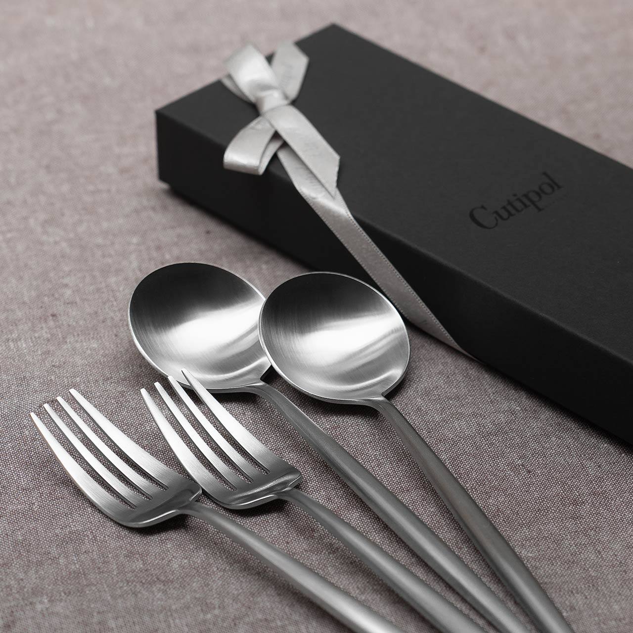 クチポール MOON/ムーン ディナー 4本 ギフトセット マットシルバー 黒