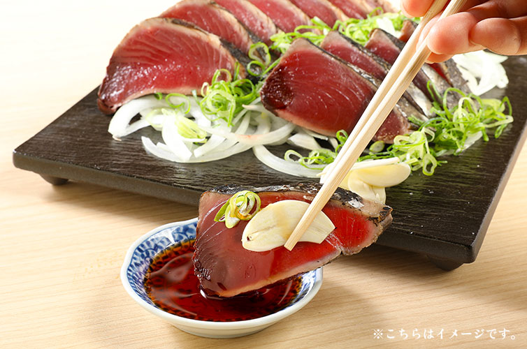 送料込】一本釣り地鰹の藁焼きタタキ【冷凍】 | 四万十ドラマ通販