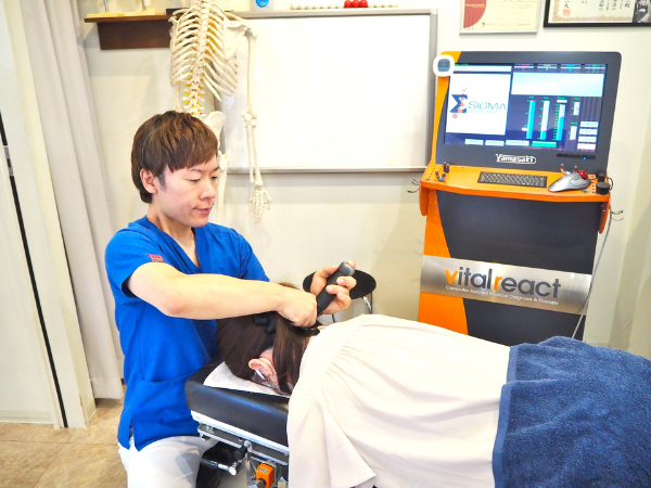 芦屋市で電子制御機器による骨格矯正ならくろ