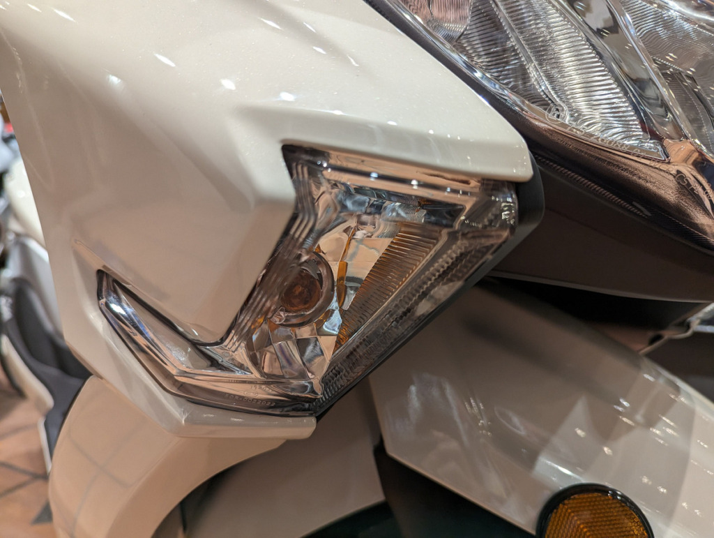 バーグマンストリート125EXのウインカー・ナンバー灯LED化 | クロ