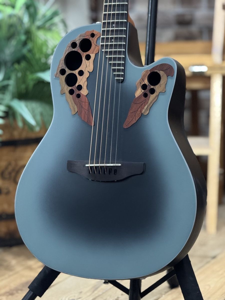 OvationエレアコギターCelebrity 「CE44-RBB」/保証期間中 Ovation