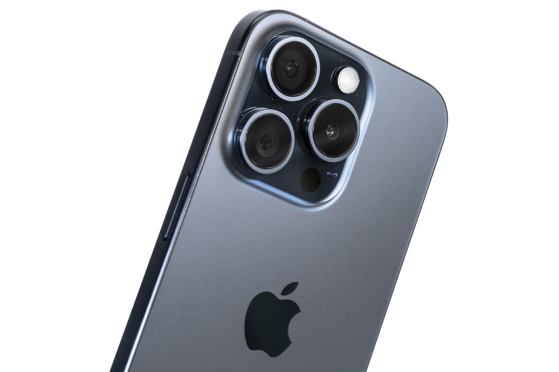 iPhone 15 Proが到着、チタン製フレーム採用の外観をチェック