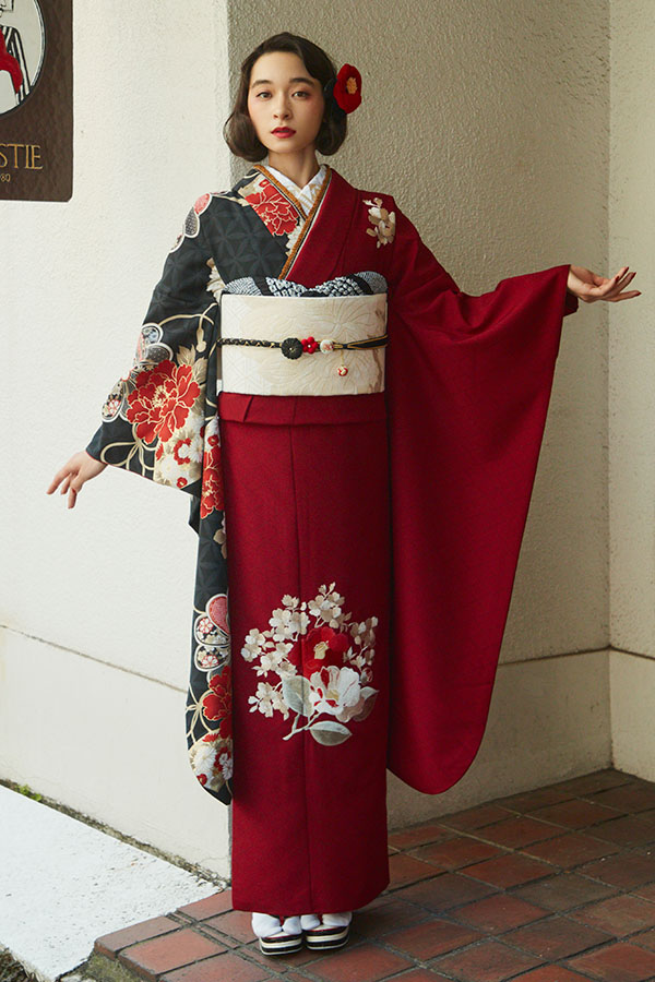 ゆ*マ様 華やか 赤色 振袖 花柄 ゆ*マ様 華やか 赤色 振袖 花柄 結婚式