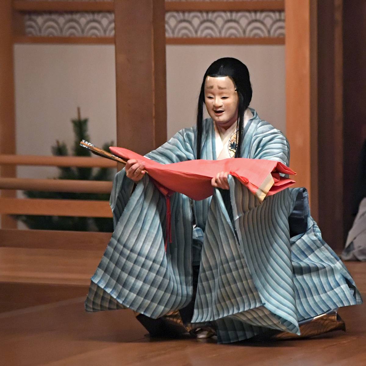 石牟礼道子原作志村ふくみ衣裳監修新作能「沖宮」再び｜THE KYOTO