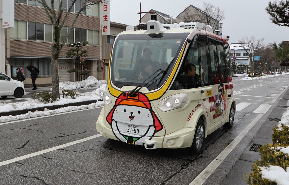 滋賀県彦根市で自動運転バスの実証運行 「ひこにゃん」イラストで