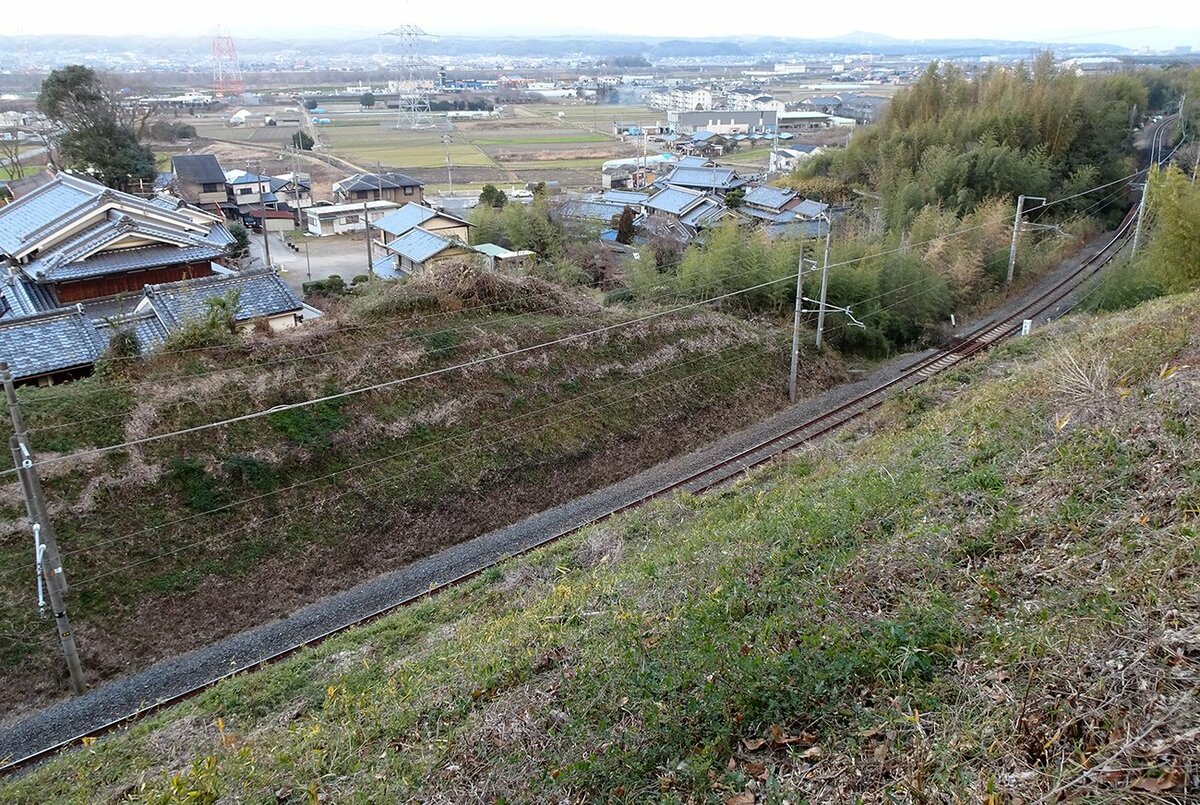 列島最古の古墳の一つで三角縁神獣鏡（さんかくぶちしんじゅうきょう