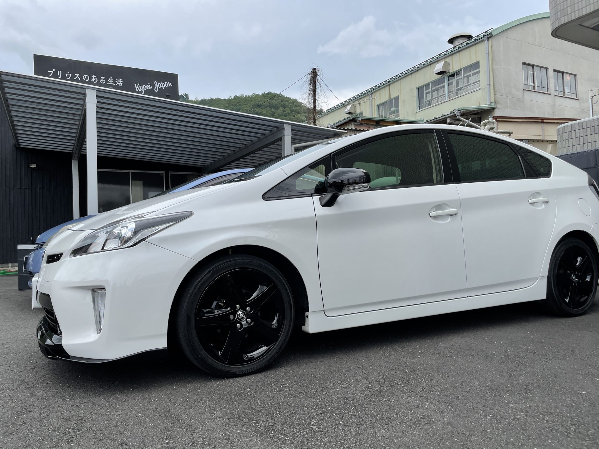 30プリウス 後期型 St Suspension 車高調取り付け - KYOEI-JAPAN｜共栄