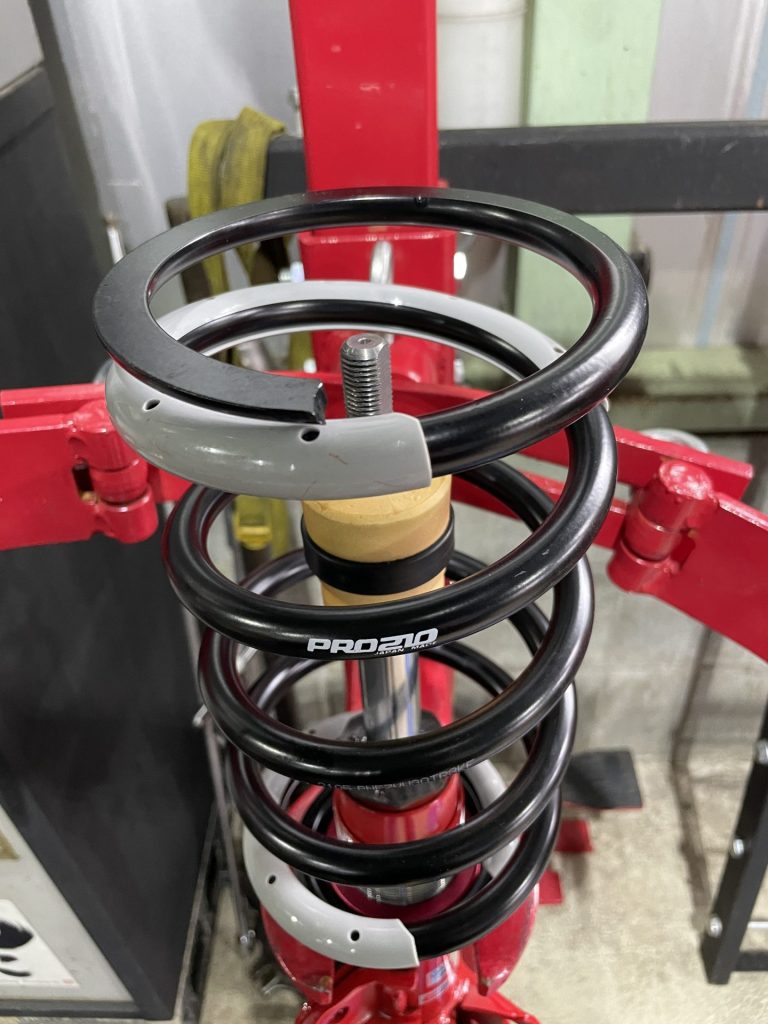 ZVW30 プリウス タナベ サステックプロCR 車高調を用いた足回り