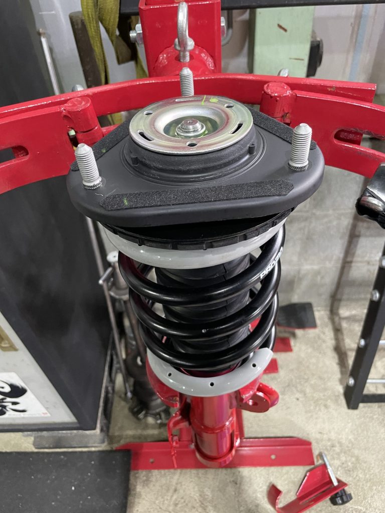 ZVW30 プリウス タナベ サステックプロCR 車高調を用いた足回り