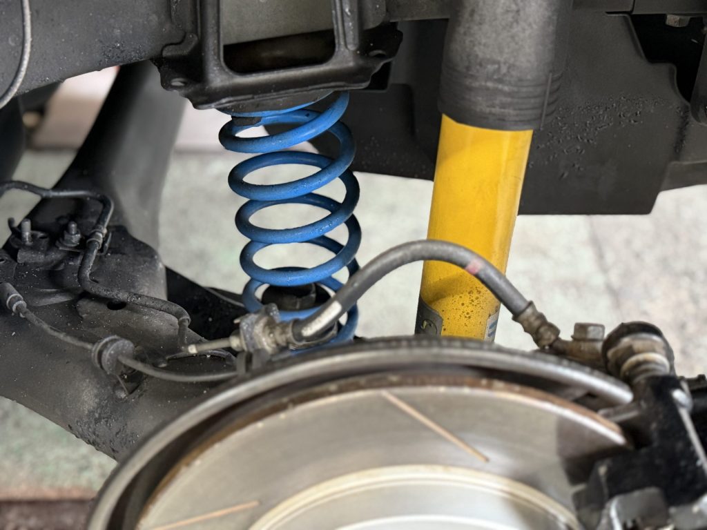 足回りの異音対策、30プリウス後期 車高調交換 - KYOEI-JAPAN｜共栄