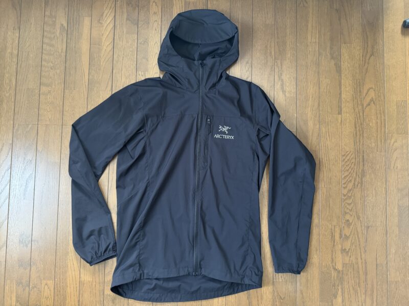 シニアにおすすめ超軽量ウインドシェルARC'TERYXスコーミッシュ