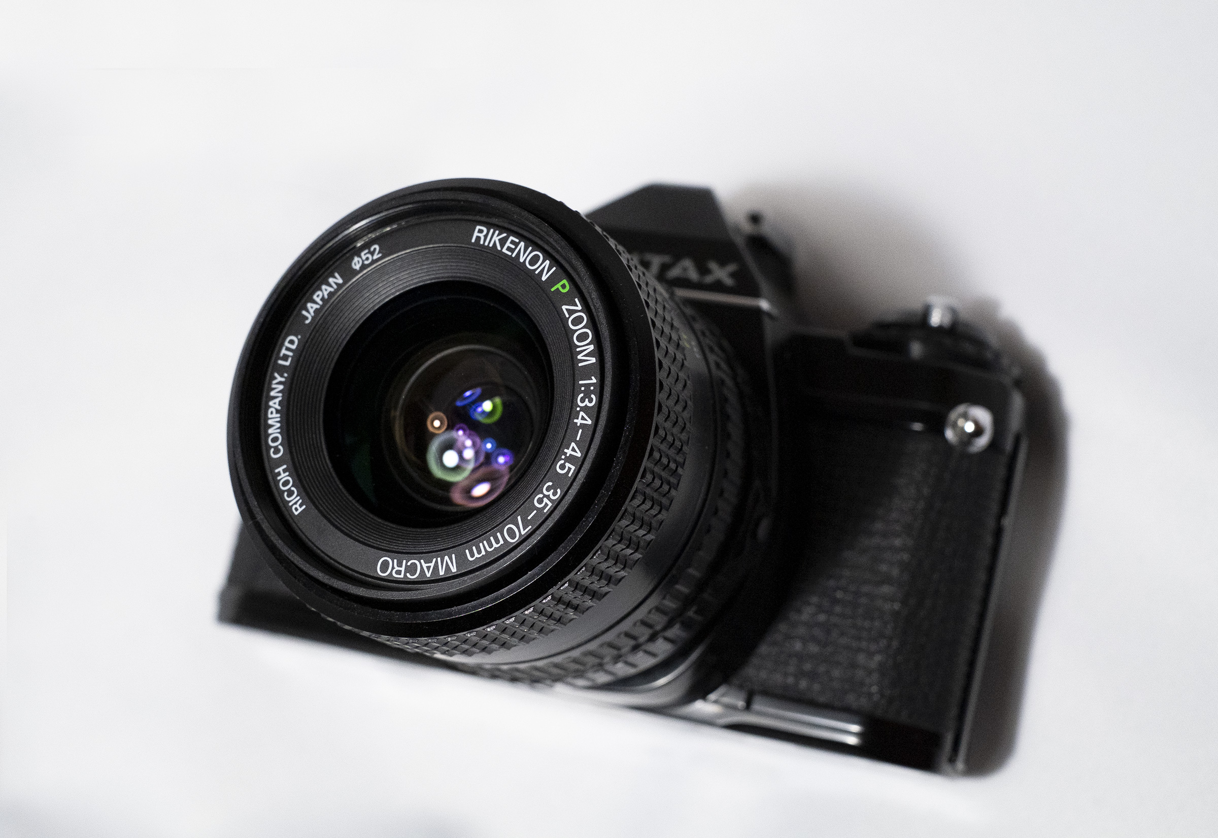 RIKENON P ZOOM 1:3.4-4.5 35-70mm MACRO – 半世紀遅れのカメラレビュー