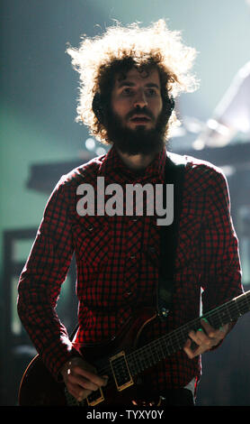 guitarist-brad-delson-of-the-
