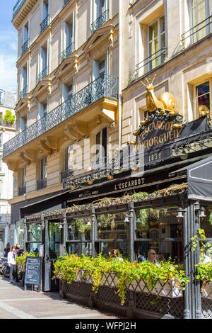 France, Paris, Rue Montorgueil, L'Escargot restaurant Stock Photo
