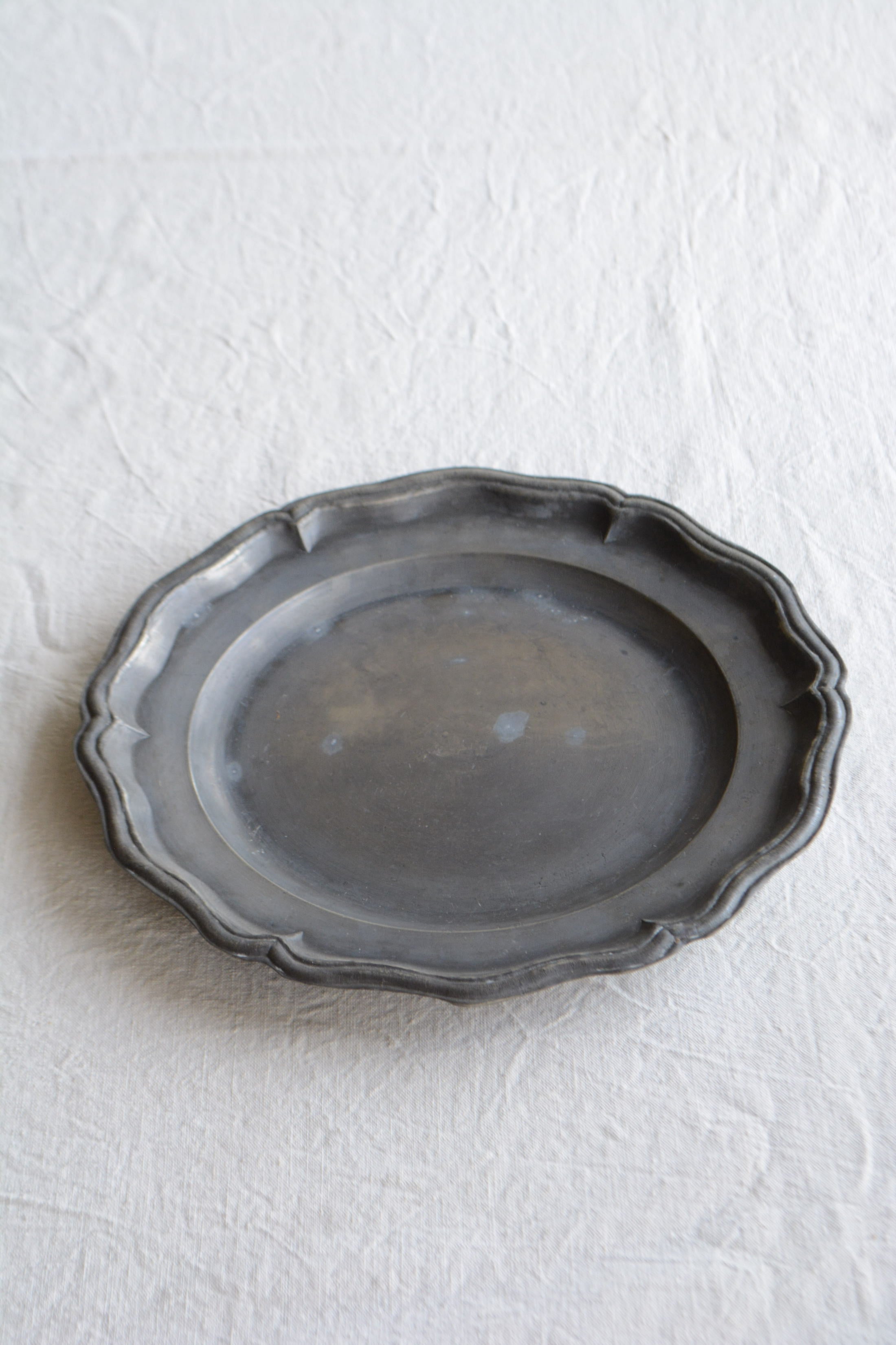 超大判】フランス購入 花リム平皿 ピューター 超大判】フランス購入 花