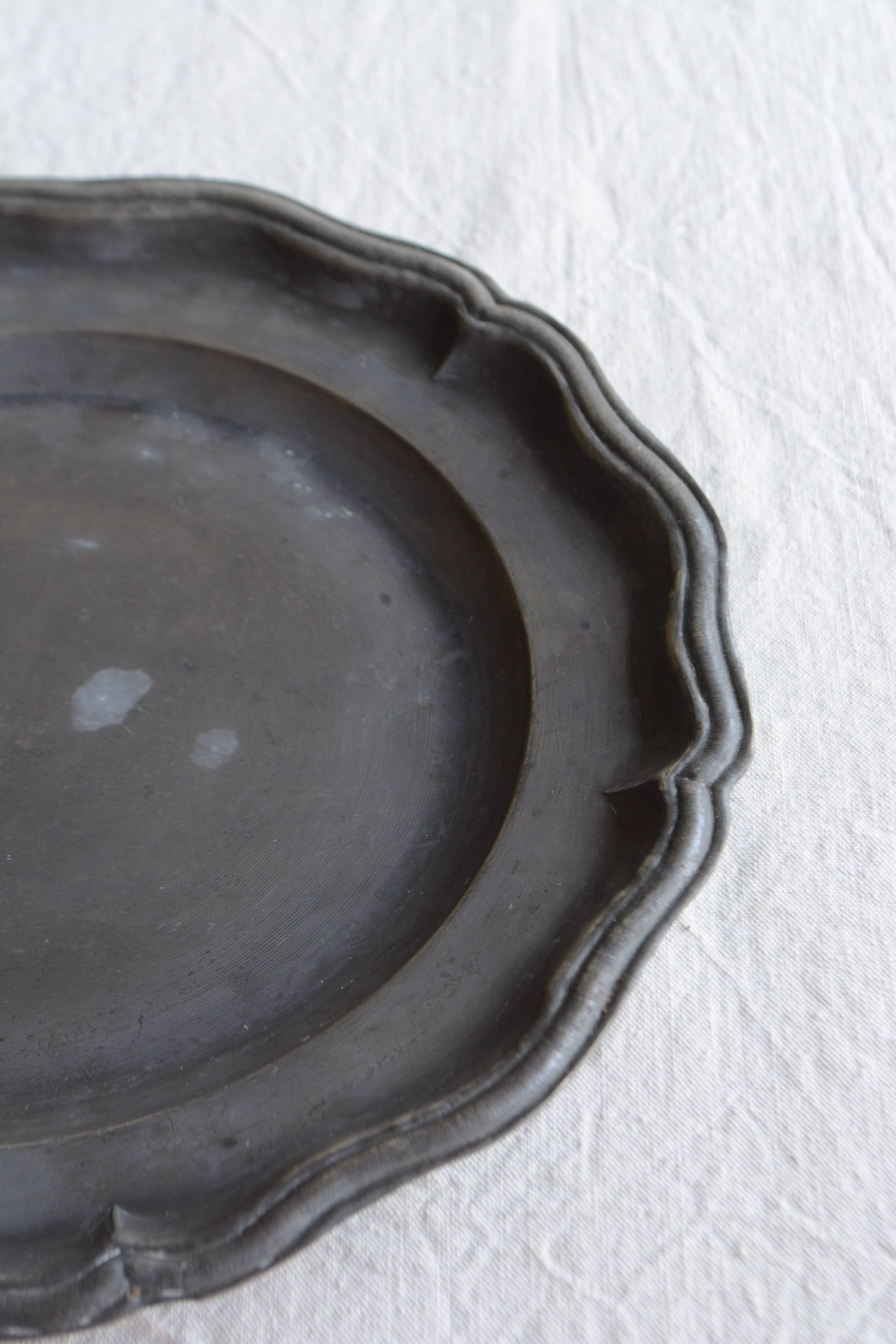 超大判】フランス購入 花リム平皿 ピューター 超大判】フランス購入 花