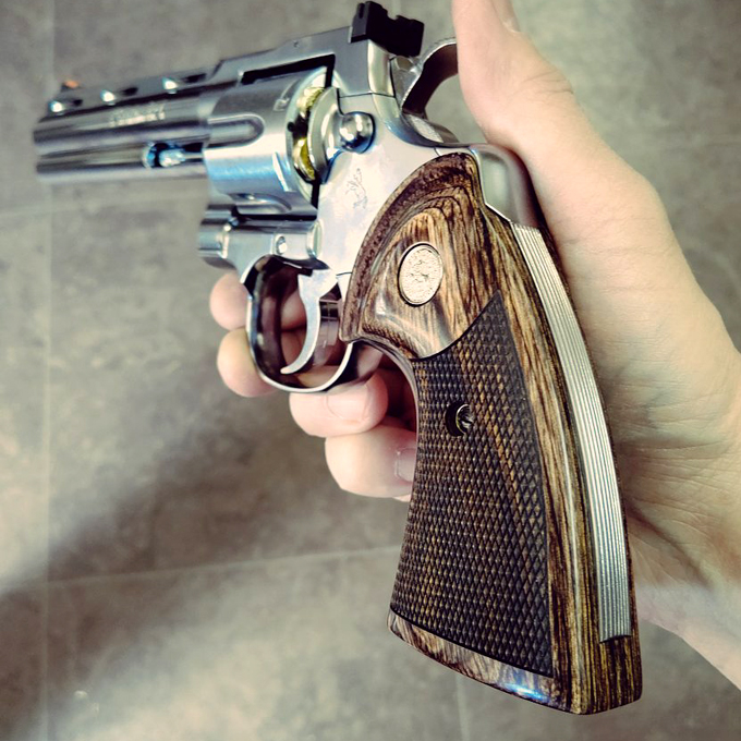 L.A.ホビーショップ / 木グリップ : COLTパイソン 2020 チェッカー