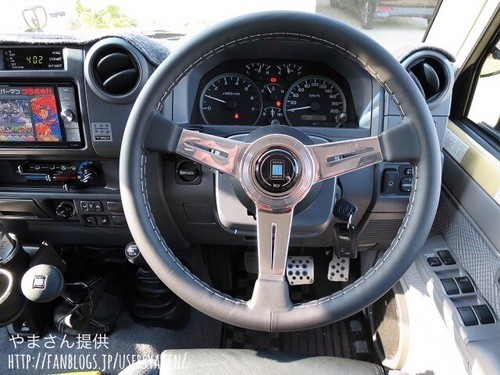 ランクル70にナルディステアリング・シフトノブカバーなど装着 byやま