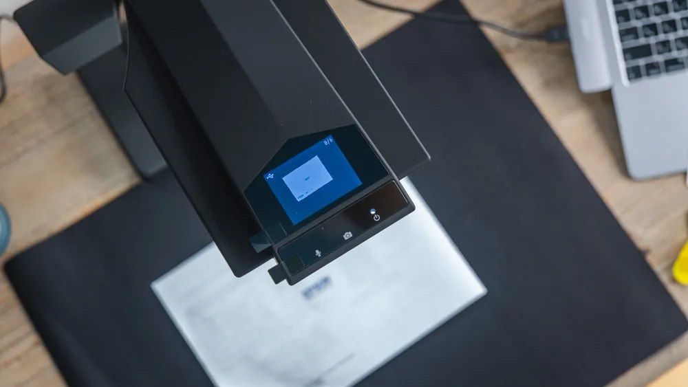 CZUR ET24 Proレビュー｜裁断せずに高速デジタル化できるブック