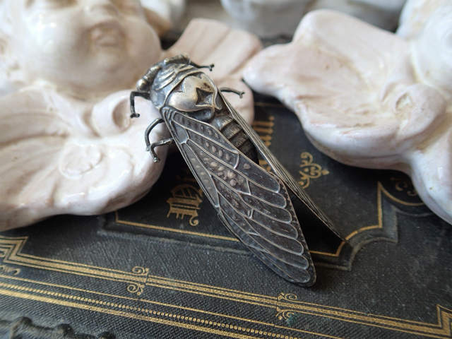 リアルなセミ型ブローチ】【シルバー製】【南仏の幸運モチーフ