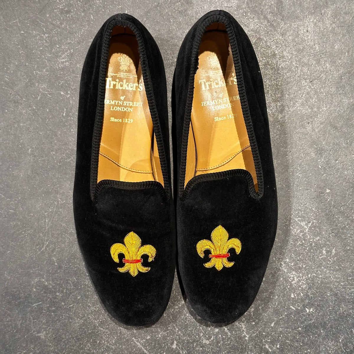 希少【Tricker's】トリッカーズ チャーチル スリッポン ベロア 刺繍