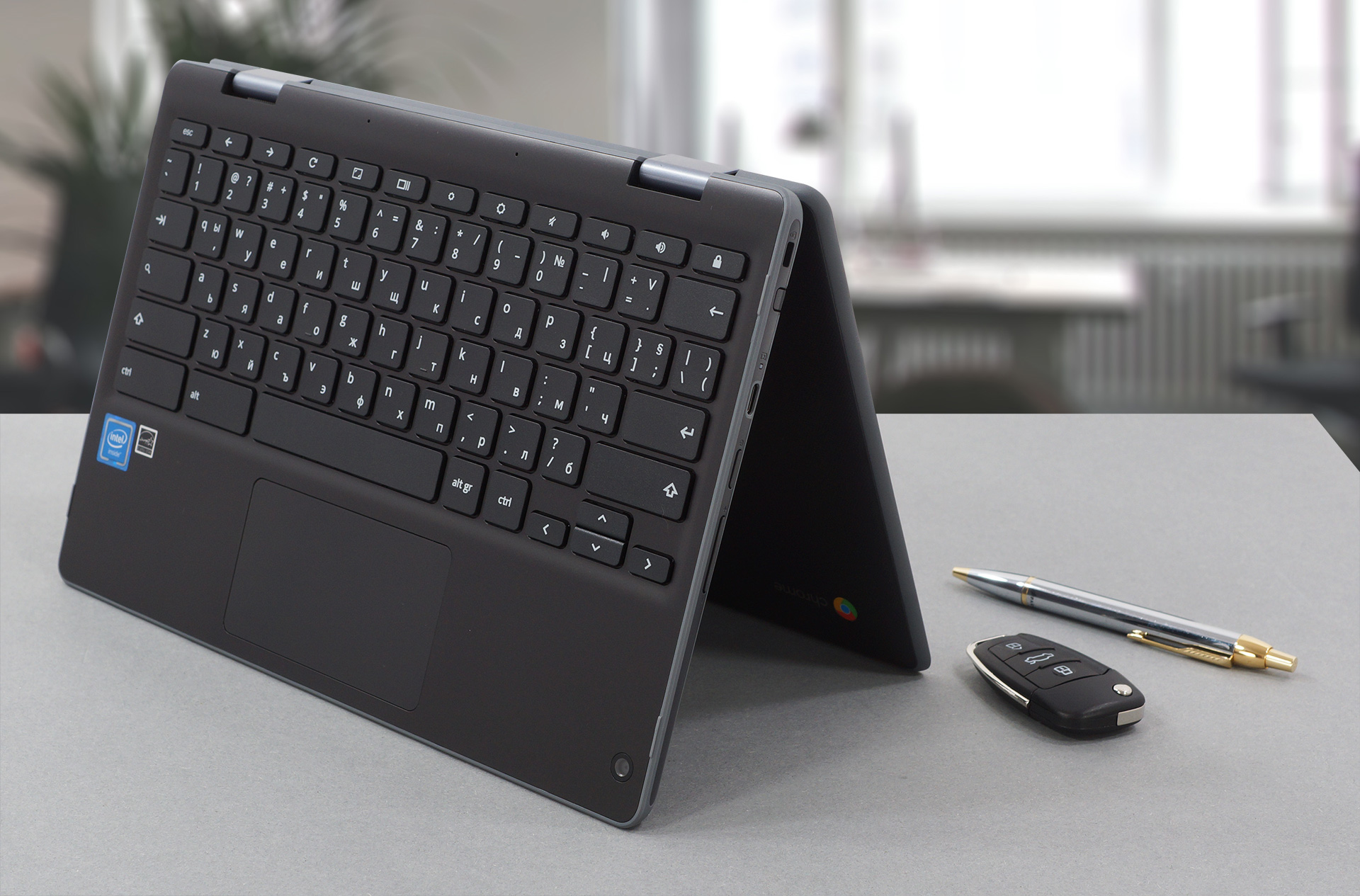 ASUS Chromebook Flip C214 review - one for the students