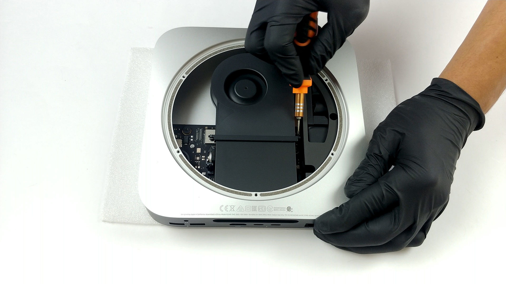 Apple Mac Mini (M1)の内部 - 分解とアップグレードの選択肢