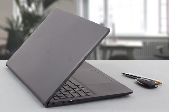 Dell Vostro 15 3525 review | LaptopMedia UK