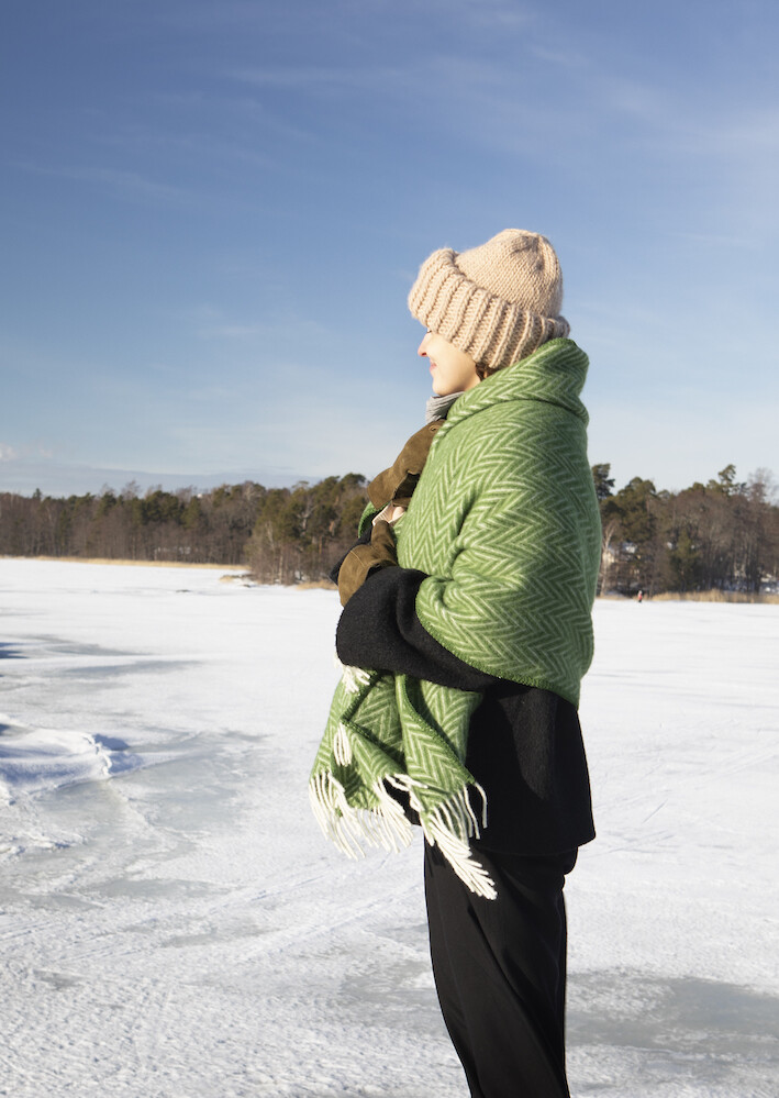 IIDA pocket shawl（moss-white） LIMITED STOCKS – LAPUAN KANKURIT