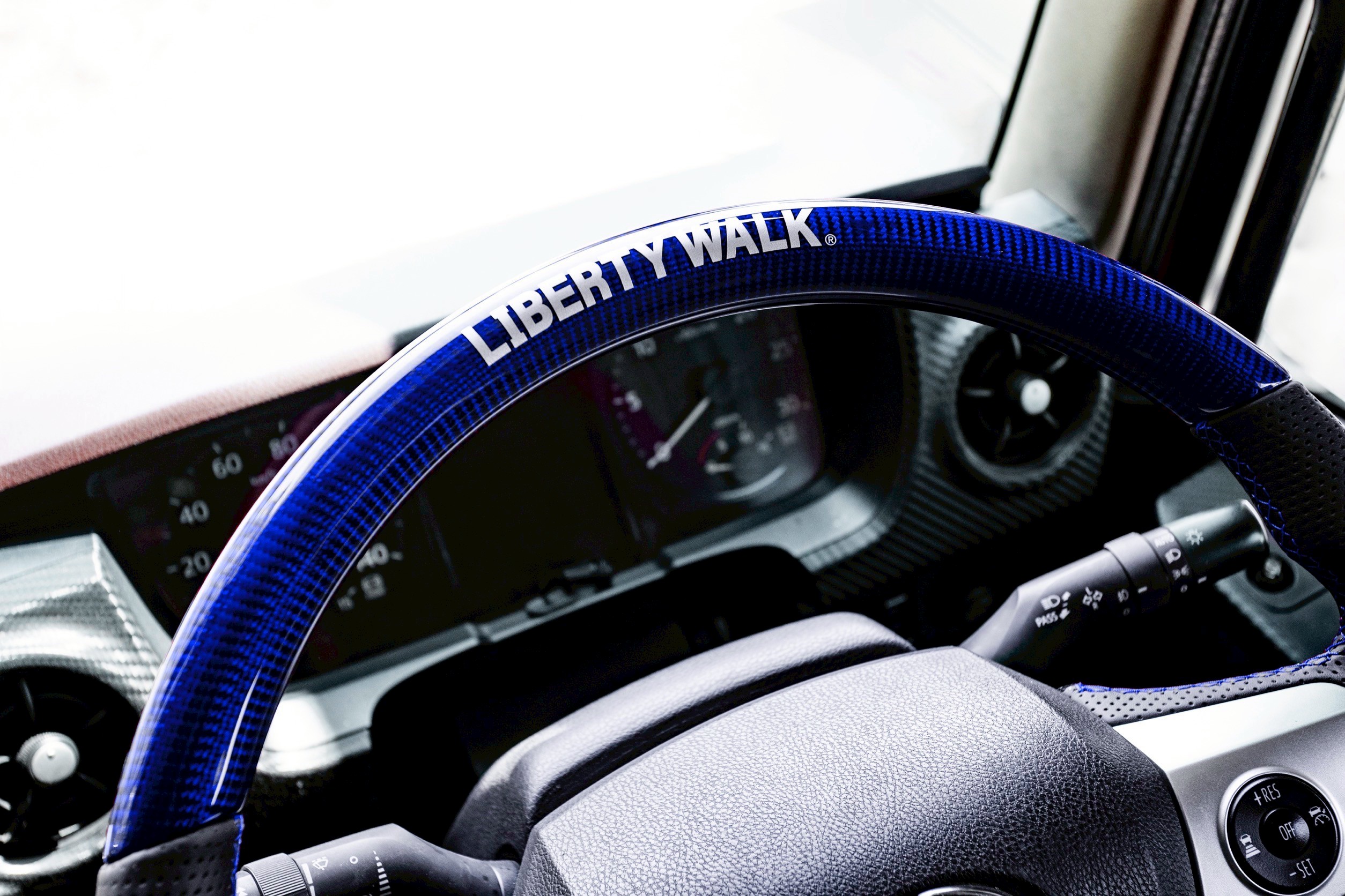 HINO ステアリング（ブルーカーボン ） - LB TRUCKS / WEST JAPAN