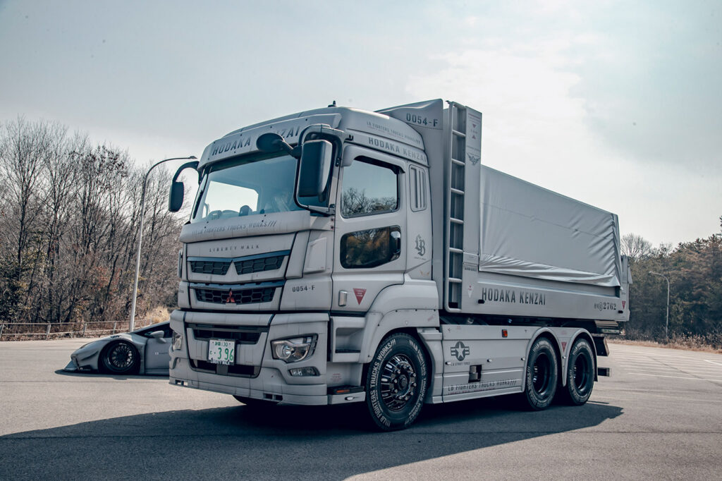 帆高建材様 Mitsubishi FUSO SUPER GREAT - LB Trucks JAPAN