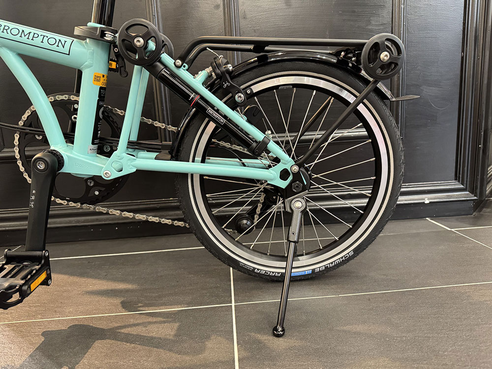 新発売】Brompton 12速モデル用キックスタンドが新登場！ - LIFE with