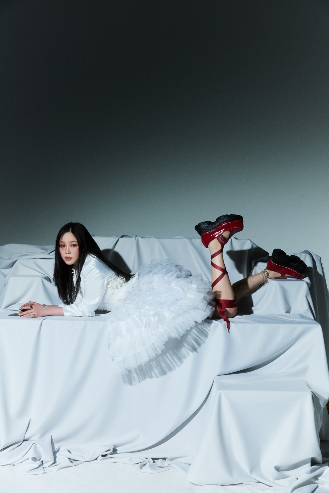 鷲尾伶菜「freivor」(2025-11-19 Mini Album) | LDH Records OFFICIAL SITE