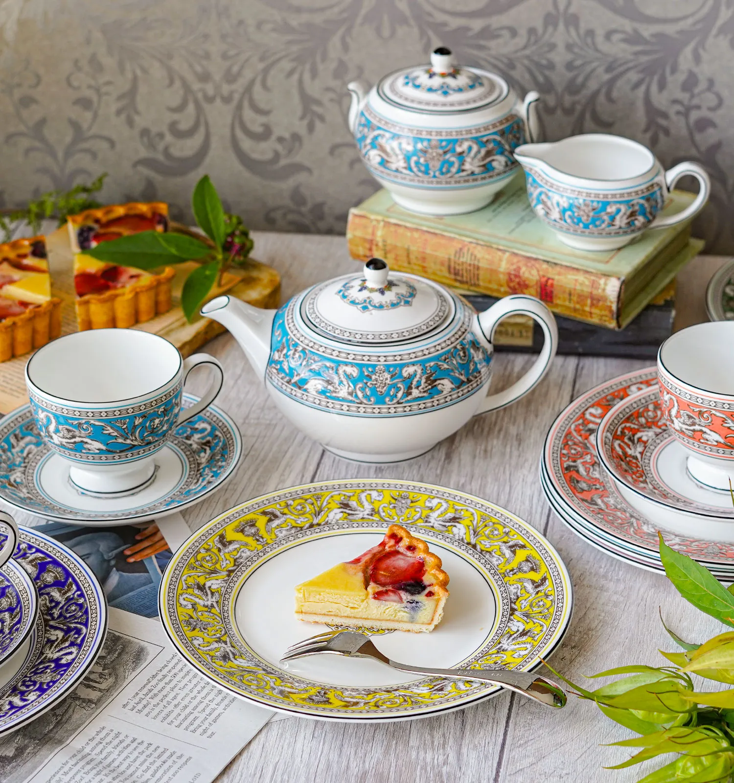 ウェッジウッド「フロレンティーン カラー」 150年越えの伝統モチーフ