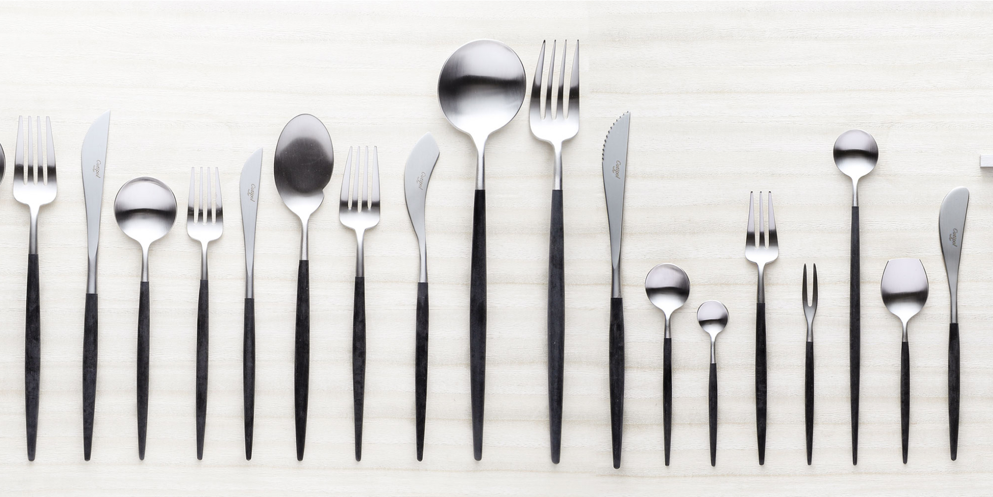 クチポール ゴア GOA ブラック／シルバー 4人用カトラリー テーブル12