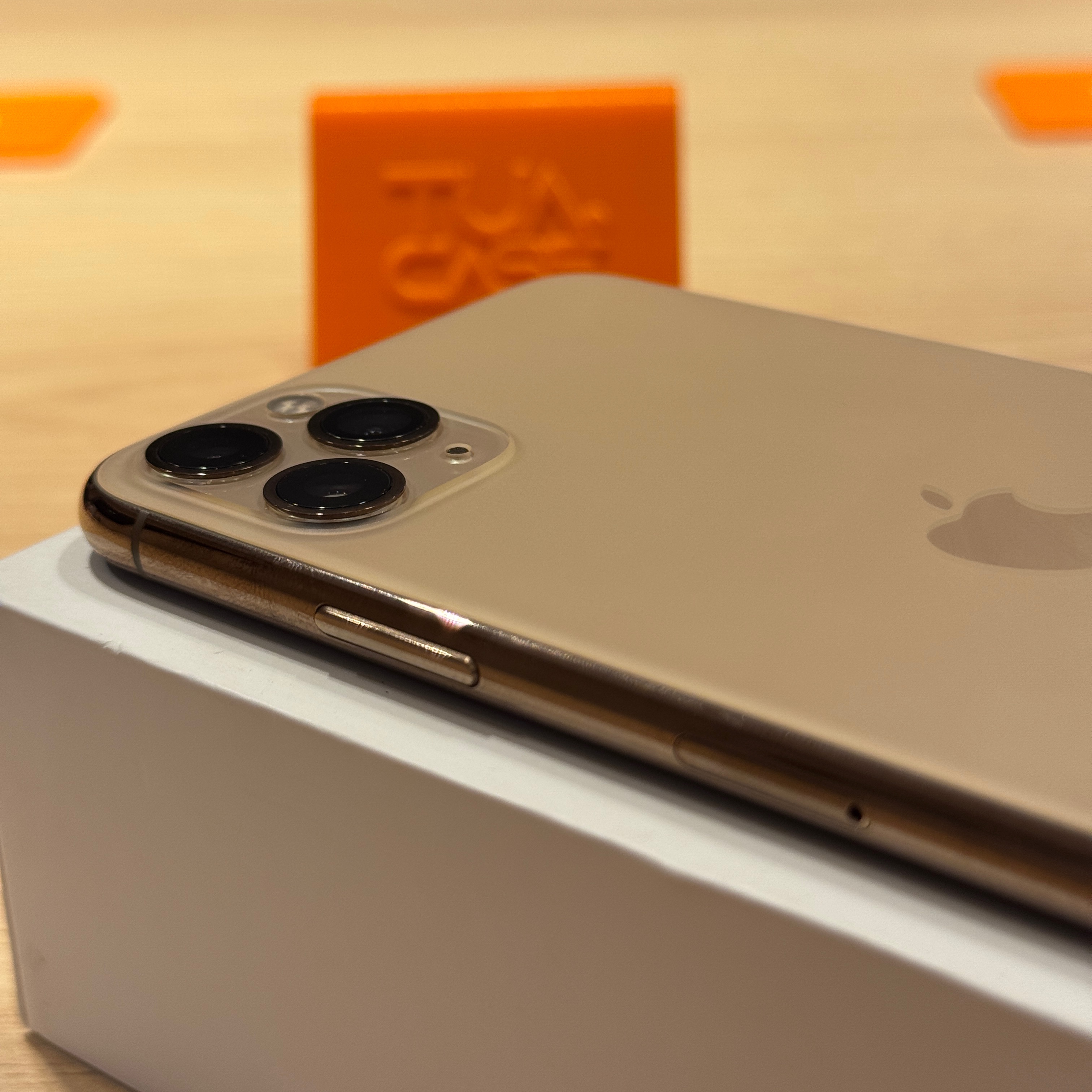 iPhone 11 Pro Max 64GB GOLD (seminovo) – LS