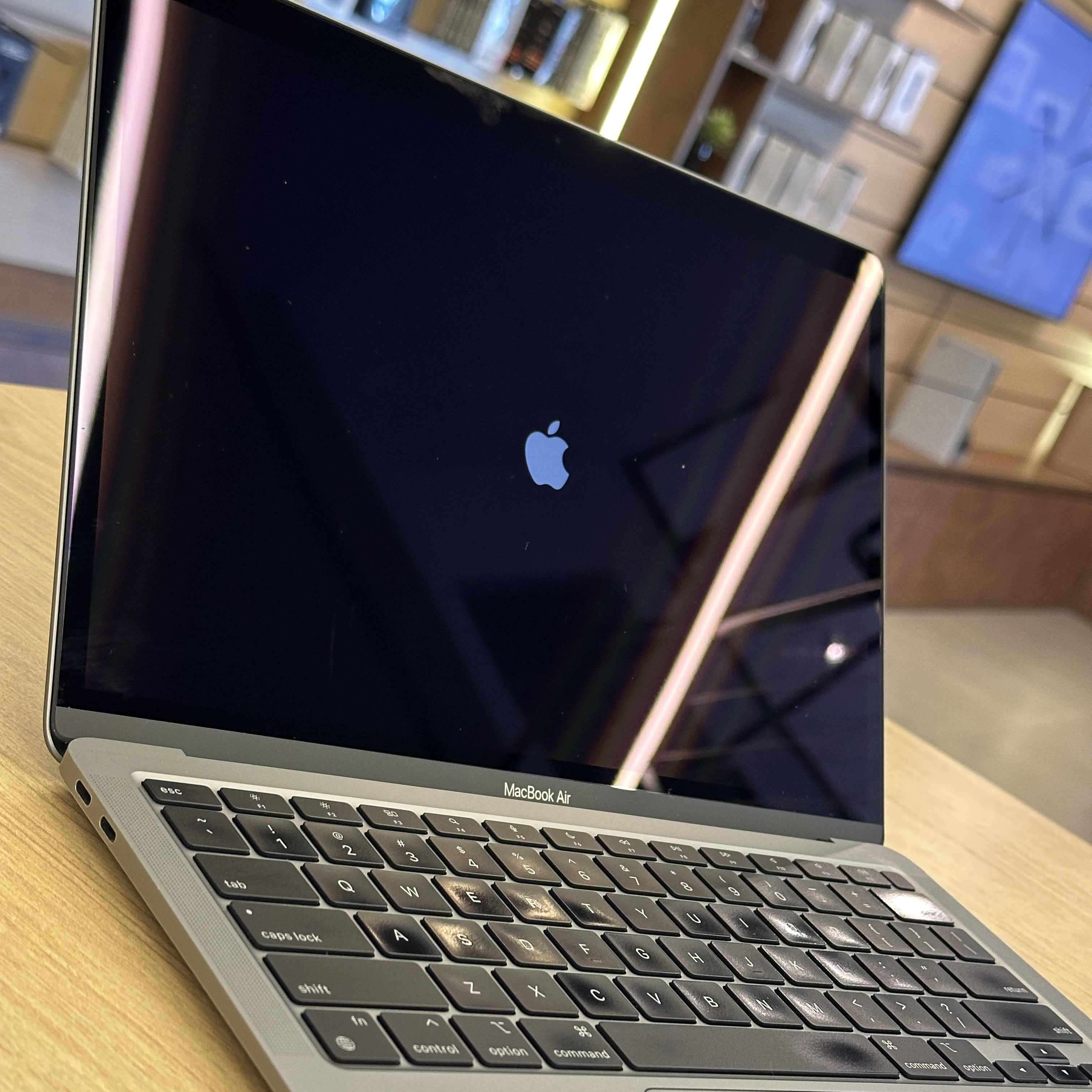 Macbook Air M1 13″ 512GB SSD 8GB RAM SPACE GRAY (seminovo) – LS